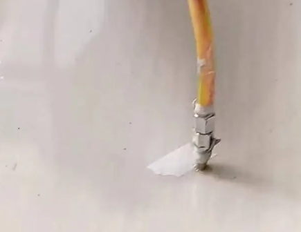 安平瓷砖空鼓维修公司专业解答在瓷砖铺贴过程中，如果使用的砂料过粗（如全部使用了粗砂），可能会导致以下问题