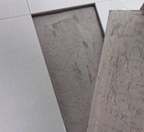 安平瓷砖空鼓维修公司分享瓷砖铺贴时如果打浆（即涂抹在瓷砖背面和基层上的砂浆或瓷砖胶）过少，会带来以下问题